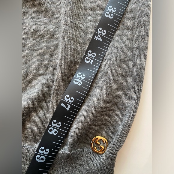 Gucci cashmere, silk and wool cardigan with gold designer buttons and gold logo. - Picture 14 of 16